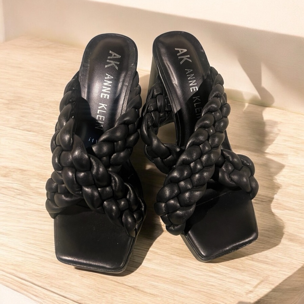 NWOB Anne Klein Sz 6